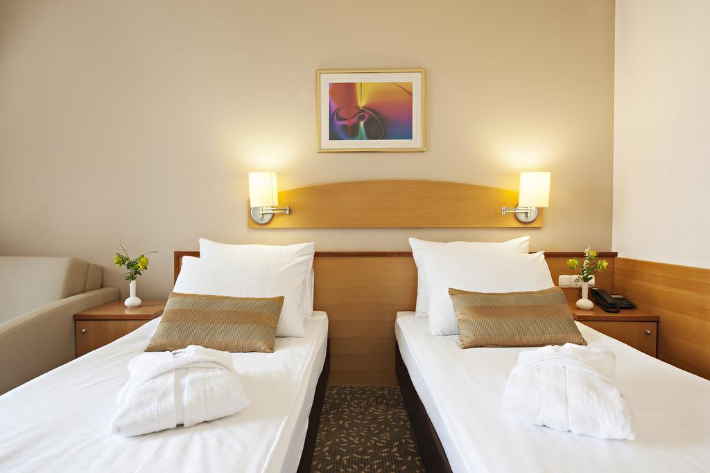 Hotel Termal - Terme 3000 - Sava Hotels & Resorts Moravske-Toplice Exterior photo